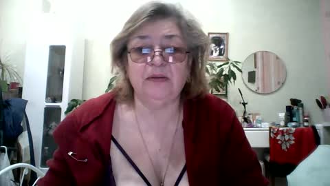 Snapshot of flowerlover8 chatting on February 23, 3:29 am Flowerlower online show from February 23, 3:29 am