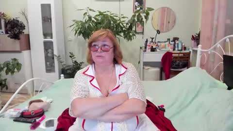 Snapshot of flowerlover8 chatting on October 3, 6:57 pm Flowerlower online show from October 3, 6:57 pm