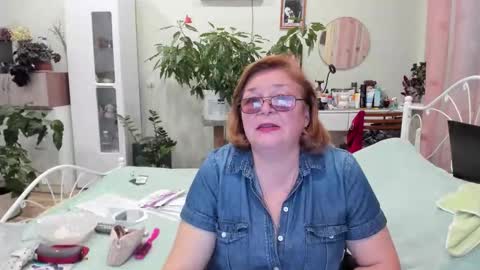 Snapshot of flowerlover8 chatting on October 8, 4:55 pm Flowerlower online show from October 8, 4:55 pm