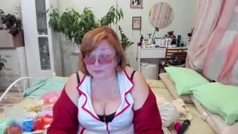 Snapshot of flowerlover8 chatting on October 21, 5:50 pm Flowerlower online show from October 21, 5:50 pm