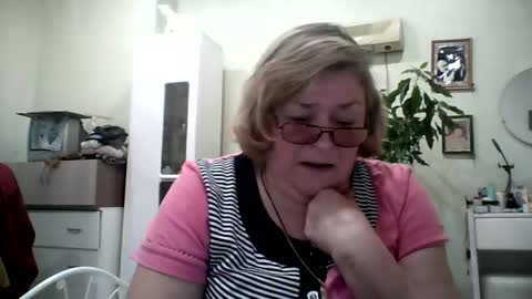 Snapshot of flowerlover8 chatting on January 29, 2:42 pm Flowerlower online show from January 29, 2:42 pm