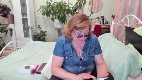 Snapshot of flowerlover8 chatting on October 5, 7:19 pm Flowerlower online show from October 5, 7:19 pm