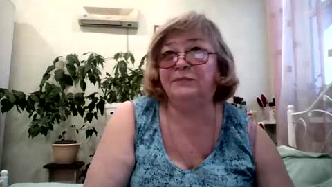 Snapshot of flowerlover8 chatting on February 14, 2:54 pm Flowerlower online show from February 14, 2:54 pm