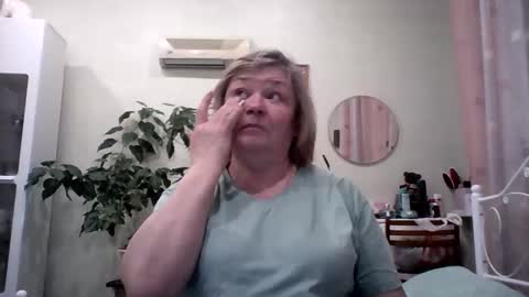 Snapshot of flowerlover8 chatting on January 31, 2:28 pm Flowerlower online show from January 31, 2:28 pm