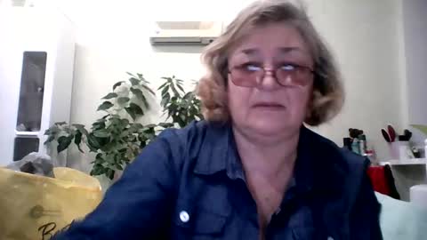 Snapshot of flowerlover8 chatting on February 28, 4:53 pm Flowerlower online show from February 28, 4:53 pm