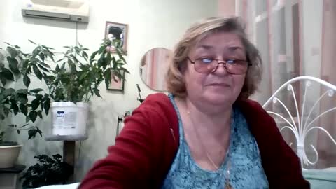 Snapshot of flowerlover8 chatting on February 15, 5:50 pm Flowerlower online show from February 15, 5:50 pm