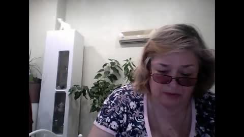 Snapshot of flowerlover8 chatting on March 8, 5:09 pm Flowerlower online show from March 8, 5:09 pm