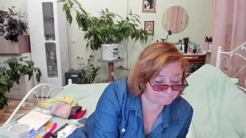 Snapshot of flowerlover8 chatting on September 13, 5:32 pm Flowerlower online show from September 13, 5:32 pm