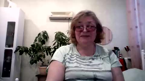 Snapshot of flowerlover8 chatting on February 22, 3:10 pm Flowerlower online show from February 22, 3:10 pm