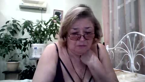 Snapshot of flowerlover8 chatting on February 1, 3:19 am Flowerlower online show from February 1, 3:19 am