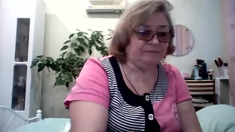 Snapshot of flowerlover8 chatting on February 1, 2:13 pm Flowerlower online show from February 1, 2:13 pm