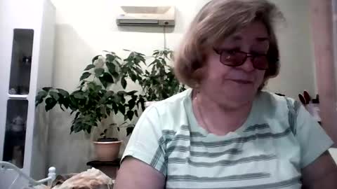 Snapshot of flowerlover8 chatting on February 7, 5:40 pm Flowerlower online show from February 7, 5:40 pm