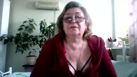 Snapshot of flowerlover8 chatting on March 4, 6:15 am Flowerlower online show from March 4, 6:15 am