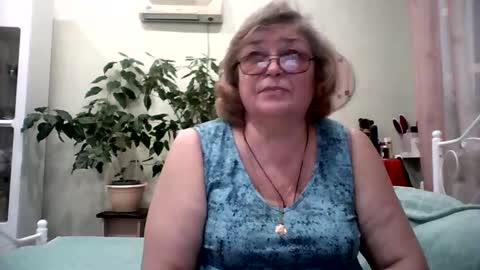 Snapshot of flowerlover8 chatting on February 3, 2:45 pm Flowerlower online show from February 3, 2:45 pm