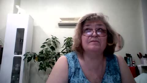 Snapshot of flowerlover8 chatting on February 24, 4:47 pm Flowerlower online show from February 24, 4:47 pm