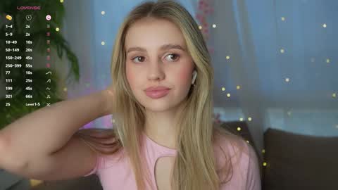 Adeline online show from December 4, 9:18 am