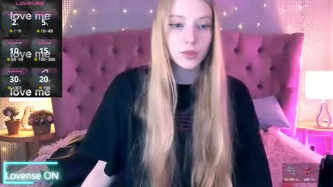 Mia online show from September 20, 10:30 pm