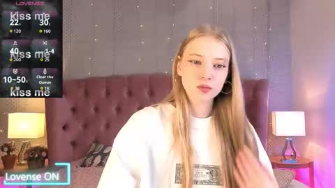 Snapshot of fluffy_ice chatting on September 13, 8:06 pm Mia online show from September 13, 8:06 pm