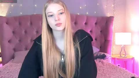 Snapshot of fluffy_ice chatting on September 19, 9:36 pm Mia online show from September 19, 9:36 pm
