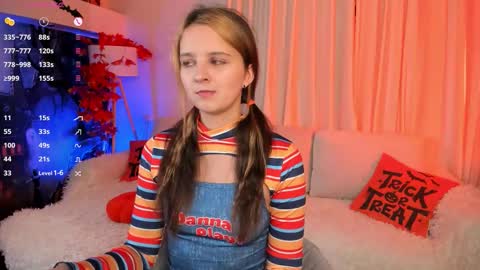 Snapshot of fluffy_waffles chatting on October 26, 4:35 pm LilLisa online show from October 26, 4:35 pm