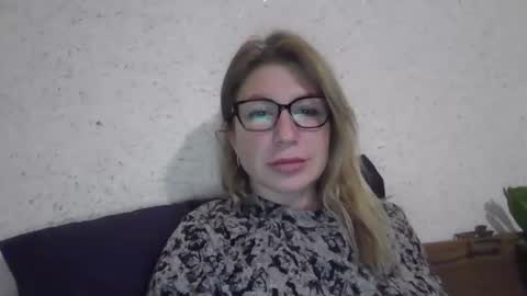 fox_red_lady7 online show from December 19, 9:06 pm