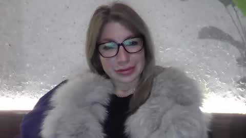 fox_red_lady7 online show from December 6, 9:34 pm