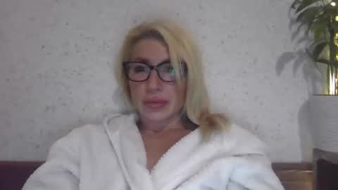 fox_red_lady7 online show from October 16, 8:55 pm