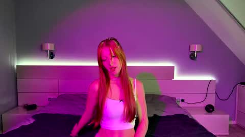 Snapshot of foxie_kiss chatting on September 20, 3:54 pm Hello world Feel free to follow online show from September 20, 3:54 pm