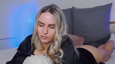 Foxy Kimmi online show from December 16, 7:03 am