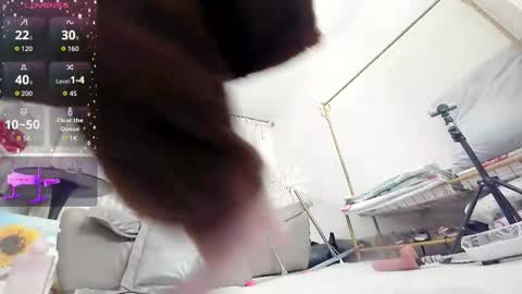 yiyi online show from December 15, 11:59 am