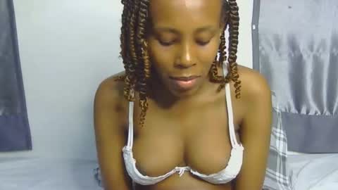 Snapshot of foxypennyy chatting on October 22, 10:09 am foxypennyy online show from October 22, 10:09 am