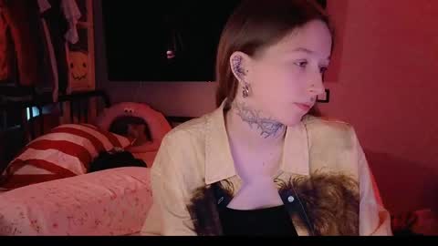 fran_bow online show from April 27, 1:19 pm