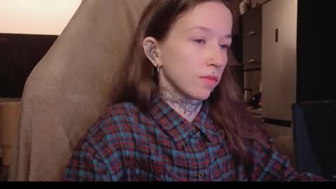 fran_bow online show from February 16, 7:25 pm