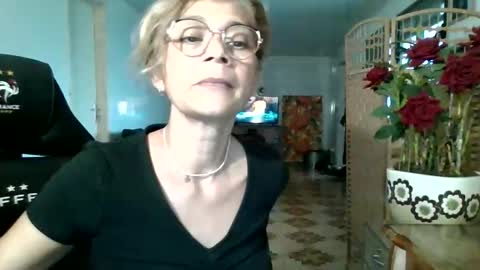 Snapshot of francelune chatting on September 10, 1:22 pm francelune online show from September 10, 1:22 pm