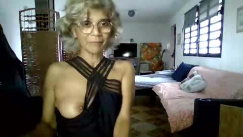 Snapshot of francelune chatting on January 14, 2:00 pm francelune online show from January 14, 2:00 pm