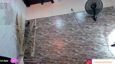 Snapshot of francesca_bbw chatting on December 13, 4:00 am online show from December 13, 4:00 am