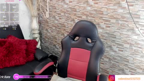 Snapshot of francesca_bbw chatting on December 14, 4:01 am online show from December 14, 4:01 am