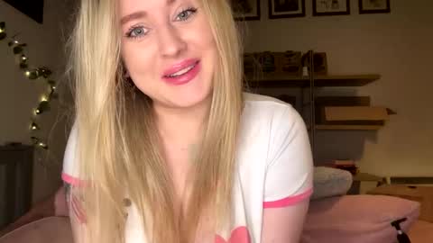 Snapshot of francis_digby chatting on March 7, 11:26 pm Francis Digby online show from March 7, 11:26 pm