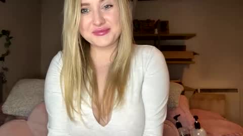 Snapshot of francis_digby chatting on February 23, 10:38 pm Francis Digby online show from February 23, 10:38 pm