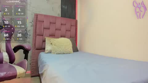 Snapshot of francis_leams chatting on October 6, 7:18 pm Laura online show from October 6, 7:18 pm