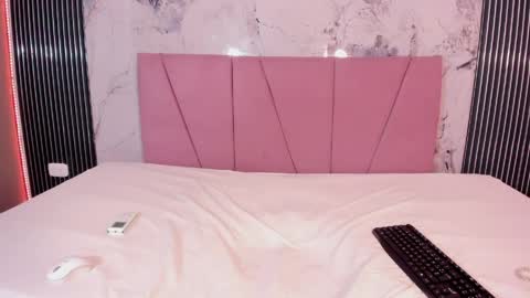 Laura online show from April 7, 7:27 pm