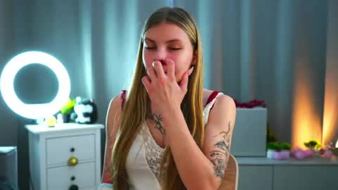 Hey im Olivia im glat to see you in mu room3 online show from April 21, 2:13 pm