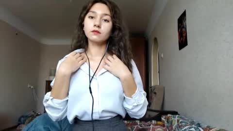 Mia online show from October 8, 8:18 am