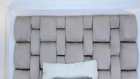 Frehia   online show from April 29, 5:30 pm