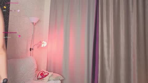 Snapshot of frencheseyes chatting on September 18, 2:26 pm Emmy online show from September 18, 2:26 pm