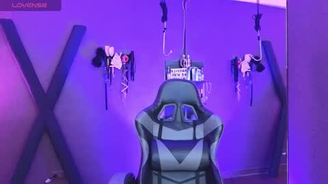     online show from March 5, 8:33 pm