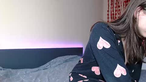 FreyaOliver online show from March 4, 4:35 pm