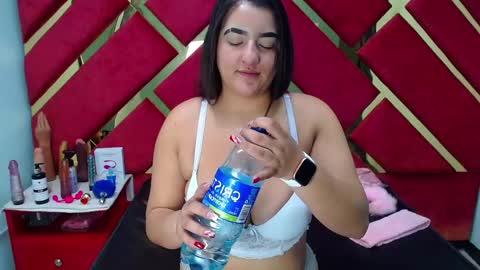 Snapshot of freyja_naugthy chatting on December 3, 12:27 pm freyja_naugthy online show from December 3, 12:27 pm