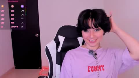 frida_lassi_ online show from January 11, 10:04 pm