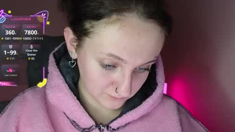 Snapshot of frosty_blueberries4 chatting on October 30, 10:11 pm ANA online show from October 30, 10:11 pm